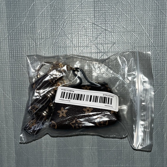 Classic Mini Bag Keychain, Earpod Holder Phone Case Keychain - Picture 8 of 8